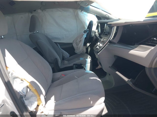 5TDKK3DC0FS670551 Toyota Sienna Le 8 Passenger