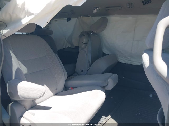 5TDKK3DC0FS670551 Toyota Sienna Le 8 Passenger