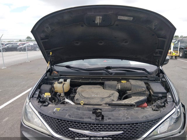 Продаж на аукціоні авто 2017 Chrysler Pacifica Touring-l, vin: 2C4RC1BG2HR831225, номер лоту: 45899922