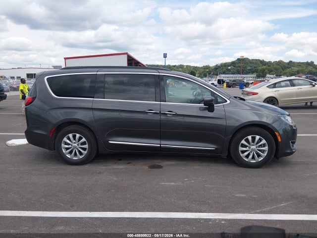 Продаж на аукціоні авто 2017 Chrysler Pacifica Touring-l, vin: 2C4RC1BG2HR831225, номер лоту: 45899922