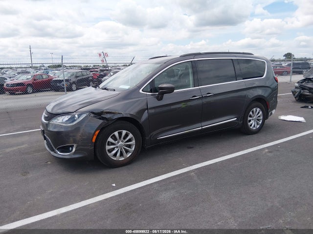 Продаж на аукціоні авто 2017 Chrysler Pacifica Touring-l, vin: 2C4RC1BG2HR831225, номер лоту: 45899922