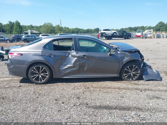 Продаж на аукціоні авто 2018 Toyota Camry Se, vin: 4T1B11HK2JU132507, номер лоту: 45900040