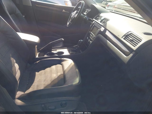 Продаж на аукціоні авто 2015 Volkswagen Passat 2.0l Tdi Sel Premium, vin: 1VWCV7A37FC049197, номер лоту: 45900125