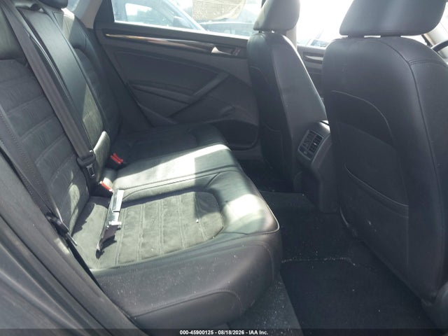 Продаж на аукціоні авто 2015 Volkswagen Passat 2.0l Tdi Sel Premium, vin: 1VWCV7A37FC049197, номер лоту: 45900125
