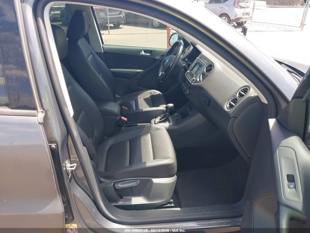 Продаж на аукціоні авто 2016 Volkswagen Tiguan S, vin: WVGAV7AXXGW556216, номер лоту: 45900149