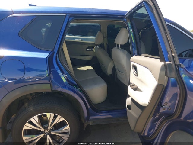 45900187 :رقم المزاد ، 5N1AT3BBXMC776051 vin ، 2021 Nissan Rogue Sv Intelligent Awd مزاد بيع
