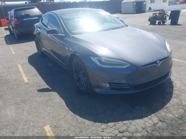 Продаж на аукціоні авто 2018 Tesla Model S 100d/75d/p100d, vin: 5YJSA1E20JF282987, номер лоту: 45900343