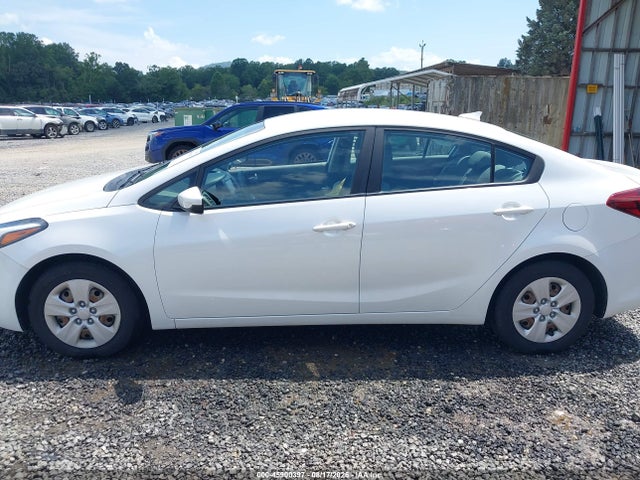 45900397 :رقم المزاد ، 3KPFL4A73JE222433 vin ، 2018 Kia Forte Lx مزاد بيع