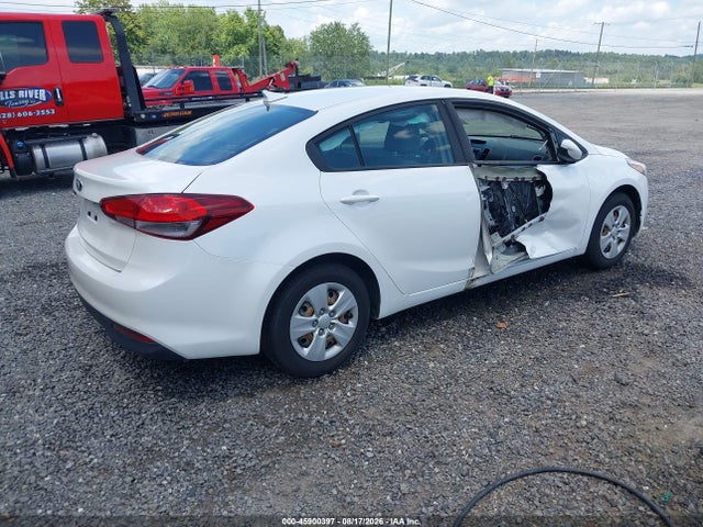 45900397 :رقم المزاد ، 3KPFL4A73JE222433 vin ، 2018 Kia Forte Lx مزاد بيع