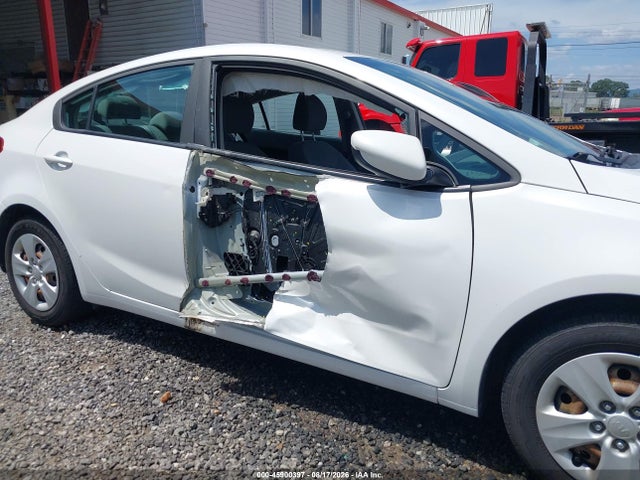 45900397 :رقم المزاد ، 3KPFL4A73JE222433 vin ، 2018 Kia Forte Lx مزاد بيع
