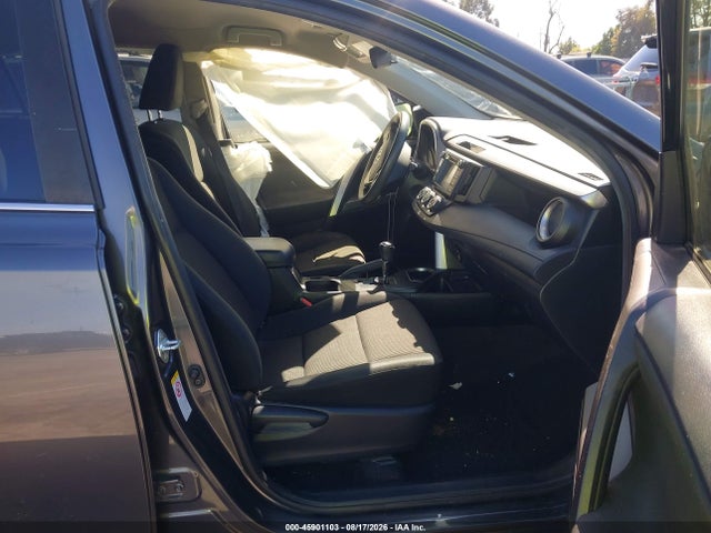 JTMZFREV2JJ168913 Toyota RAV4 LE