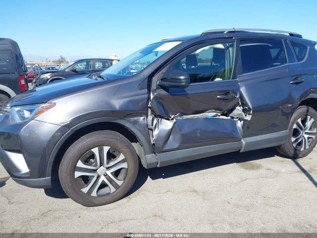 JTMZFREV2JJ168913 Toyota RAV4 LE