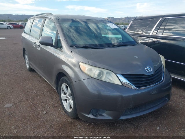 45901180 :رقم المزاد ، 5TDKK3DC5BS005395 vin ، 2011 Toyota Sienna Le V6 مزاد بيع