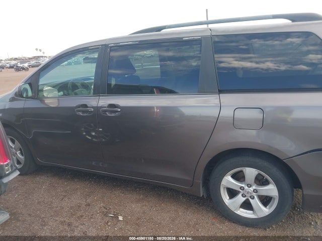 45901180 :رقم المزاد ، 5TDKK3DC5BS005395 vin ، 2011 Toyota Sienna Le V6 مزاد بيع