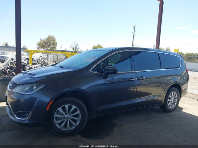 2018 Chrysler Pacifica Touring Plus მანქანა იყიდება აუქციონზე, vin: 2C4RC1FG5JR278599, აუქციონის ნომერი: 45901253