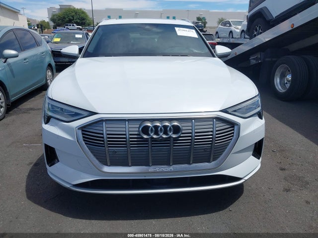 2019 Audi E-tron Premium Plus მანქანა იყიდება აუქციონზე, vin: WA1VABGE7KB009926, აუქციონის ნომერი: 45901475