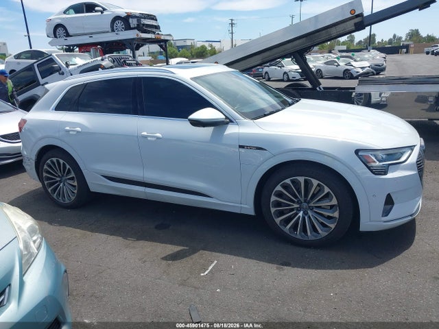2019 Audi E-tron Premium Plus მანქანა იყიდება აუქციონზე, vin: WA1VABGE7KB009926, აუქციონის ნომერი: 45901475