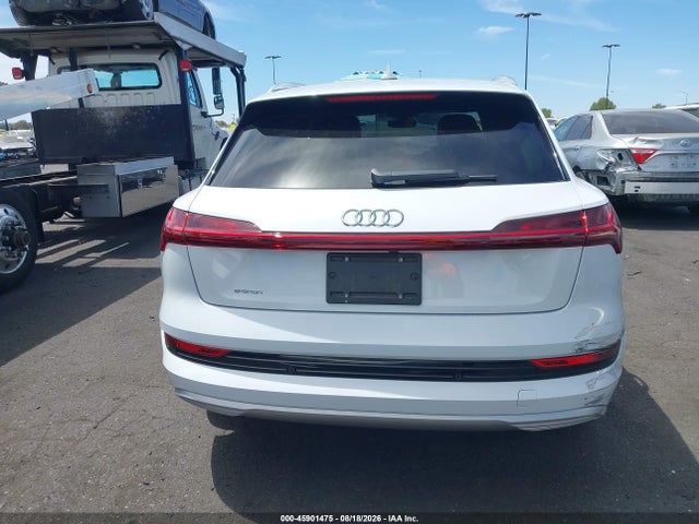 2019 Audi E-tron Premium Plus მანქანა იყიდება აუქციონზე, vin: WA1VABGE7KB009926, აუქციონის ნომერი: 45901475