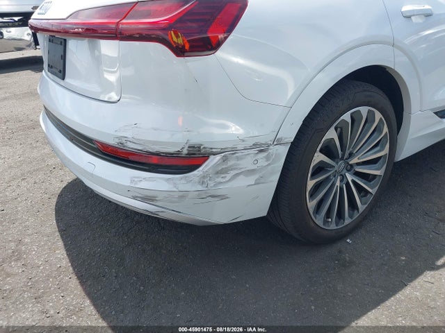 2019 Audi E-tron Premium Plus მანქანა იყიდება აუქციონზე, vin: WA1VABGE7KB009926, აუქციონის ნომერი: 45901475