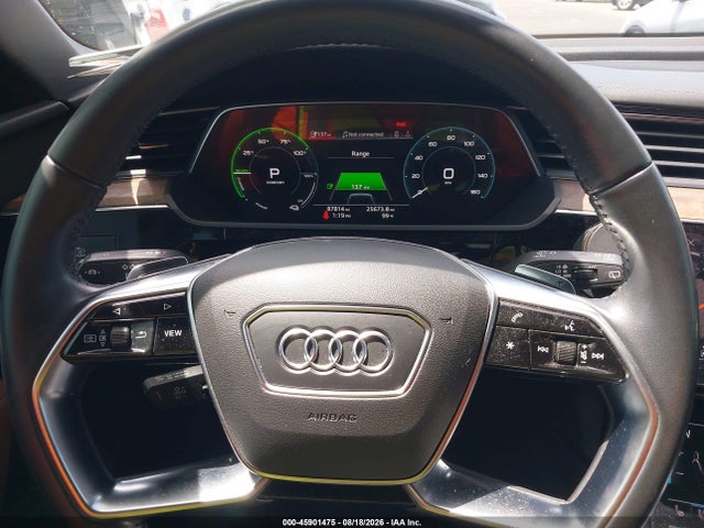 2019 Audi E-tron Premium Plus მანქანა იყიდება აუქციონზე, vin: WA1VABGE7KB009926, აუქციონის ნომერი: 45901475