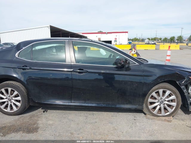 Toyota CAMRY LE 2018 4T1B11HK3JU133066 Image 18