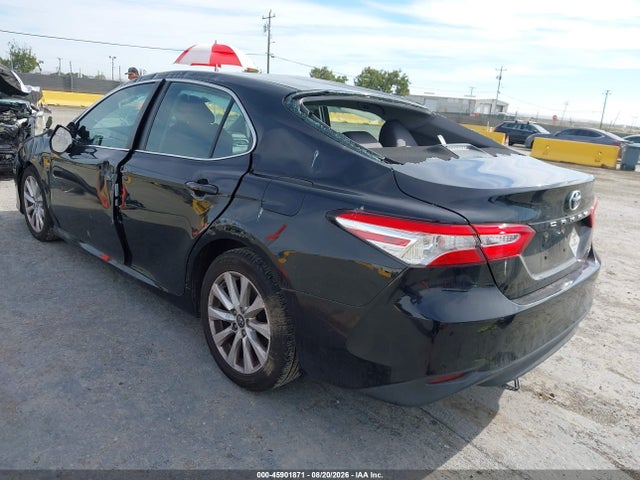 Toyota CAMRY LE 2018 4T1B11HK3JU133066 Image 3