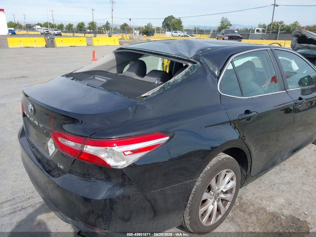 Toyota CAMRY LE 2018 4T1B11HK3JU133066 Image 16