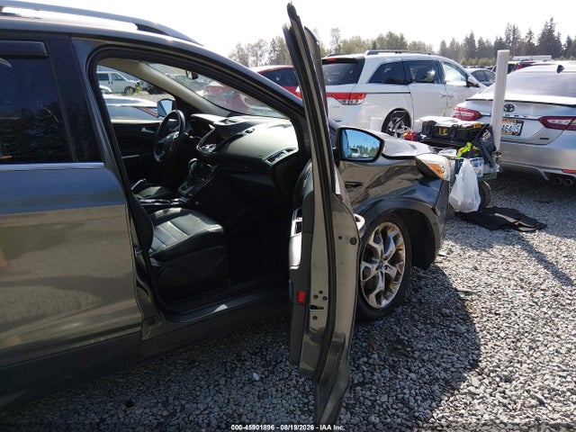 1FMCU9J94EUB96720 Ford Escape Titanium