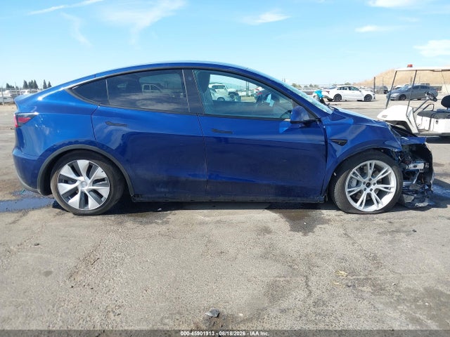 45901913 :رقم المزاد ، 7SAYGAEE7NF337012 vin ، 2022 Tesla Model Y Long Range Dual Motor All-wheel Drive مزاد بيع