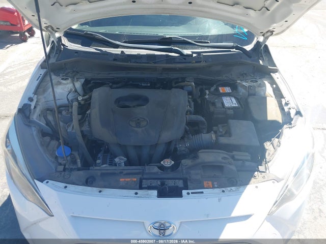 3MYDLBYV0KY525459 Toyota YARIS LE