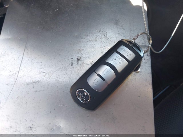 3MYDLBYV0KY525459 Toyota YARIS LE