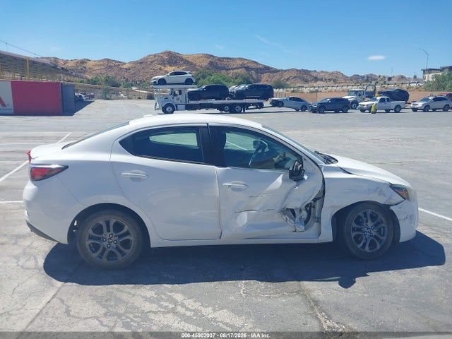 3MYDLBYV0KY525459 Toyota YARIS LE