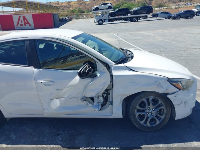 3MYDLBYV0KY525459 Toyota YARIS LE