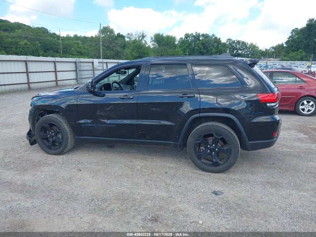 Продаж на аукціоні авто 2018 Jeep Grand Cherokee Upland 4x4, vin: 1C4RJFAG7JC383583, номер лоту: 45902225