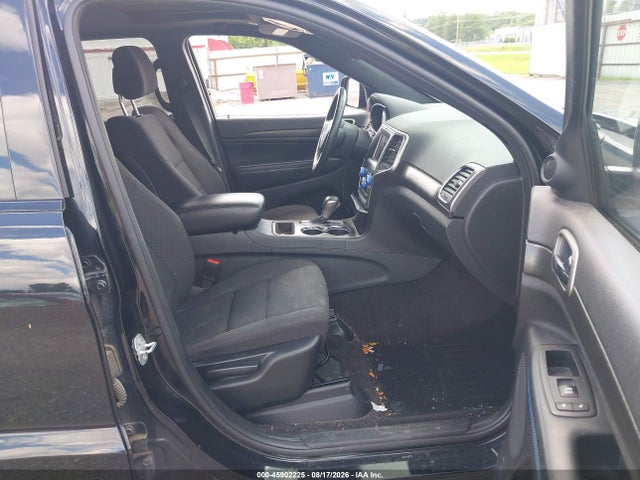 Продаж на аукціоні авто 2018 Jeep Grand Cherokee Upland 4x4, vin: 1C4RJFAG7JC383583, номер лоту: 45902225