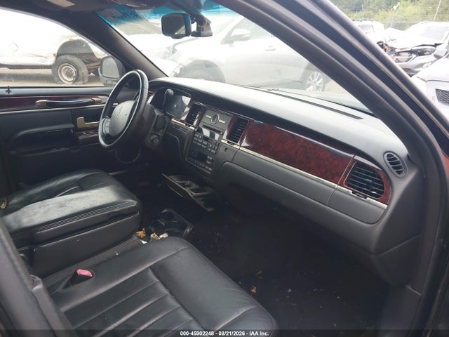 Продаж на аукціоні авто 2010 Lincoln Town Car Executive L, vin: 2LNBL8EV4AX622179, номер лоту: 45902248