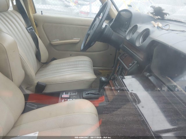 45902587 :رقم المزاد ، 12313012026824 vin ، 1977 Mercedes-benz 300 Series مزاد بيع