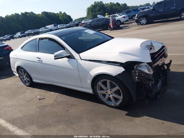 Продажа на аукционе авто 2014 Mercedes-benz C 250, vin: WDDGJ4HB2EG177761, номер лота: 45902840