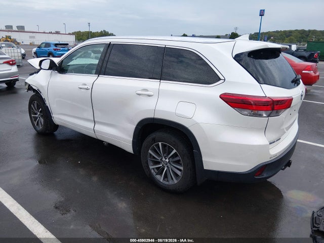2018 Toyota Highlander Xle მანქანა იყიდება აუქციონზე, vin: 5TDJZRFH1JS875551, აუქციონის ნომერი: 45902946
