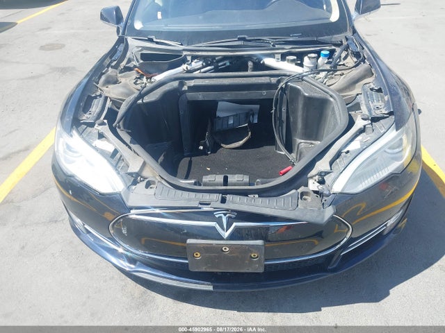 45902965 :رقم المزاد ، 5YJSA1CN4DFP20590 vin ، 2013 Tesla Model S مزاد بيع