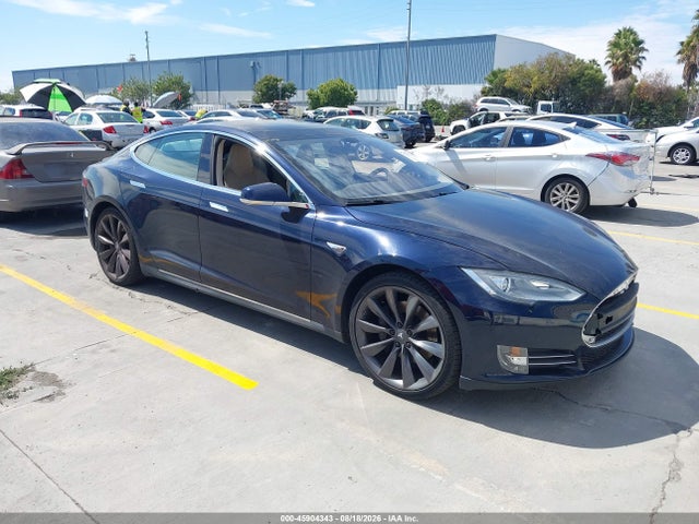 45904343 :رقم المزاد ، 5YJSA1DP8DFP06935 vin ، 2013 Tesla Model S Performance مزاد بيع