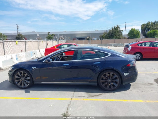 45904343 :رقم المزاد ، 5YJSA1DP8DFP06935 vin ، 2013 Tesla Model S Performance مزاد بيع