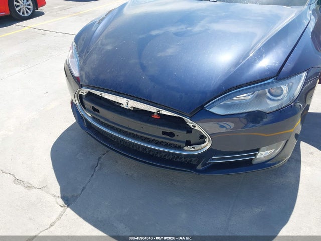 45904343 :رقم المزاد ، 5YJSA1DP8DFP06935 vin ، 2013 Tesla Model S Performance مزاد بيع