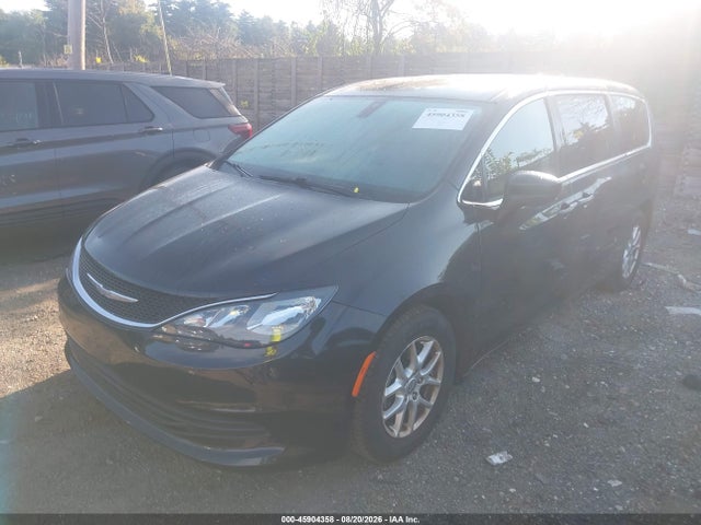 Chrysler Pacifica Lx 2017 2C4RC1CG8HR511616 Image 2