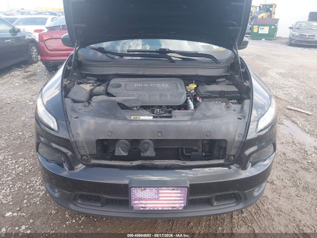 45904892 :رقم المزاد ، 1C4PJMCB6FW717945 vin ، 2015 Jeep Cherokee Latitude مزاد بيع