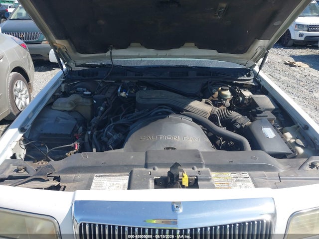 45905088 :رقم المزاد ، 1LNLM82W8SY610147 vin ، 1995 Lincoln Town Car Signature/spinnaker مزاد بيع