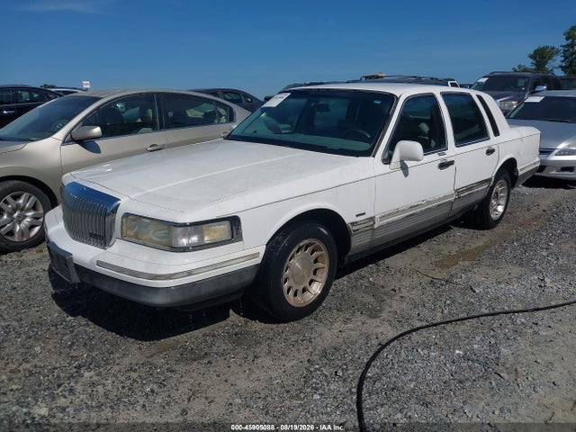 45905088 :رقم المزاد ، 1LNLM82W8SY610147 vin ، 1995 Lincoln Town Car Signature/spinnaker مزاد بيع