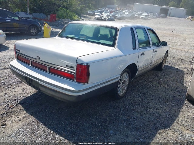 45905088 :رقم المزاد ، 1LNLM82W8SY610147 vin ، 1995 Lincoln Town Car Signature/spinnaker مزاد بيع