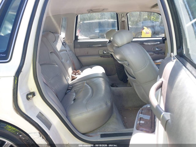 45905088 :رقم المزاد ، 1LNLM82W8SY610147 vin ، 1995 Lincoln Town Car Signature/spinnaker مزاد بيع