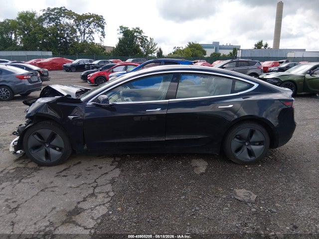 45905200 :رقم المزاد ، 5YJ3E1EA1JF018709 vin ، 2018 Tesla Model 3 مزاد بيع